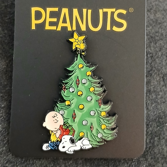 Loungefly Peanuts Snoopy Charlie Brown Christmas Tree Enamel Lapel Trading Pin - Picture 1 of 3
